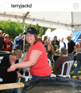 The New Zealand National Gold Panning Championships are held each year as part of the Arrowtown Autumn Festival